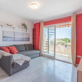 VENDIDO - SOLD
𝐌𝐈𝐉𝐀𝐒 (𝐋𝐚𝐬 𝐋𝐚𝐠𝐮𝐧𝐚𝐬) —> 𝐅𝐮𝐞𝐧𝐠𝐢𝐫𝐨𝐥𝐚 𝟐 𝐌𝐢𝐧.
🇪🇸 Ático de 1 dormitorio 70 metros cuadrados. Con vistas panorámicas a la montaña y al centro de Fuengirola. Baño completo, cocina integrada al salón, Aire Acondicionado, terraza, solarium, plaza de aparcamiento. Piscina comunitaria y una zona infantil con juegos para niños.
🇬🇧 1-bedroom penthouse, 70 square meters. With panoramic
views of the mountains and downtown Fuengirola. Full bathroom, kitchen integrated into the living room, air conditioning, terrace, solarium, parking space. Community pool and a children's play area with games.
#PropertyInvestment 🏠💼 #SpanishSunshine ☀️🇪🇸 #LifeOnTheMediterranean 🌊🌅 #BeachLife 🏖️😎#LifeInSpain 🇪🇸🏡 #CostaDelSolLiving 🌴🏖️🌞 #HomeSweetHome 🏡❤️ #SunsetParadise 🌅🏝️ #CoastalLiving 🌊🏠 #InvestmentOpportunity 💼🏢 #RealEstateExperts 🏢🔍 #PropertyInvestment #PropertyInvestor #RealEstateMarket #SpanishPropertyMarket #RealEstateConsultation